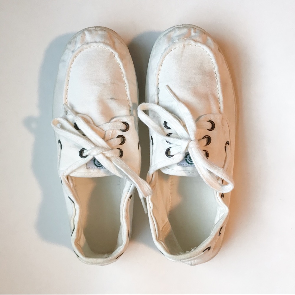 Natural World Eco Friendly Boat Shoes Size 6